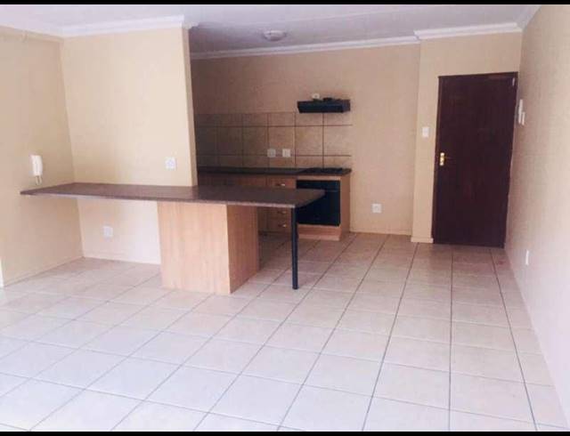 2 BEDROOM APARTMENT FOR SALE IN SILVERTON